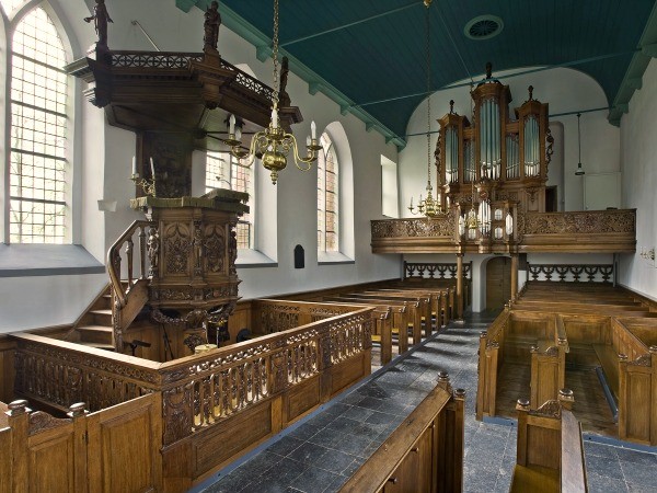 Pieterburen orgel en preekstoel